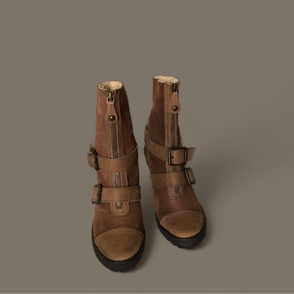 Juicy Couture Double Strap Boots - Picture 4 of 4